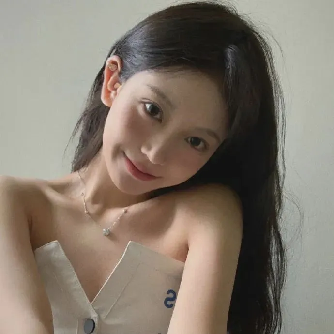 【独居女性噩梦】《门锁》孔晓振主演未删减版：床下有人！独居女孩每天遭遇的致命偷窥
