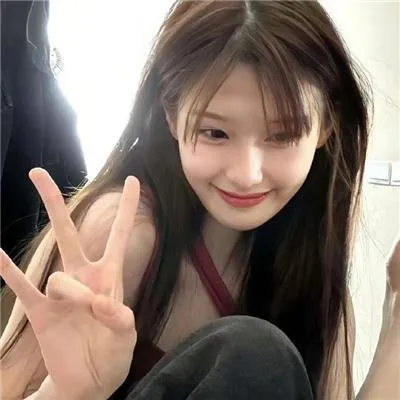 【日系青春物语】《花与爱丽丝》高清在线：两个女孩与一个男孩的谎言三角恋，青涩动人